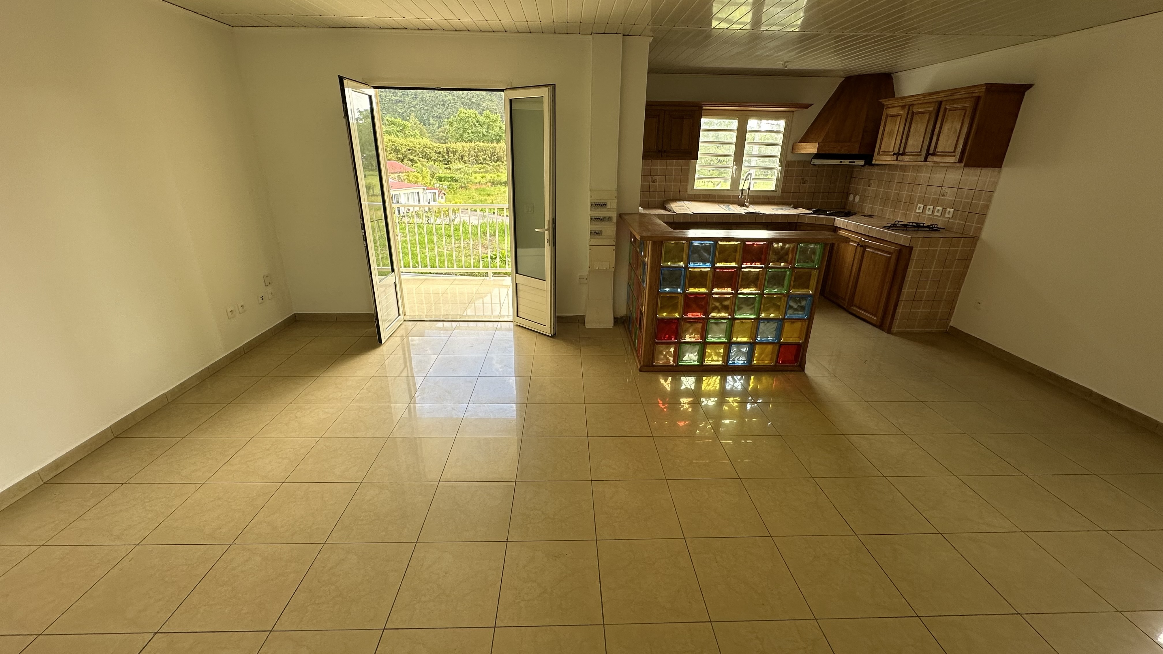 MAISON F4 AVEC COUR MAISON F4 AVEC COUR