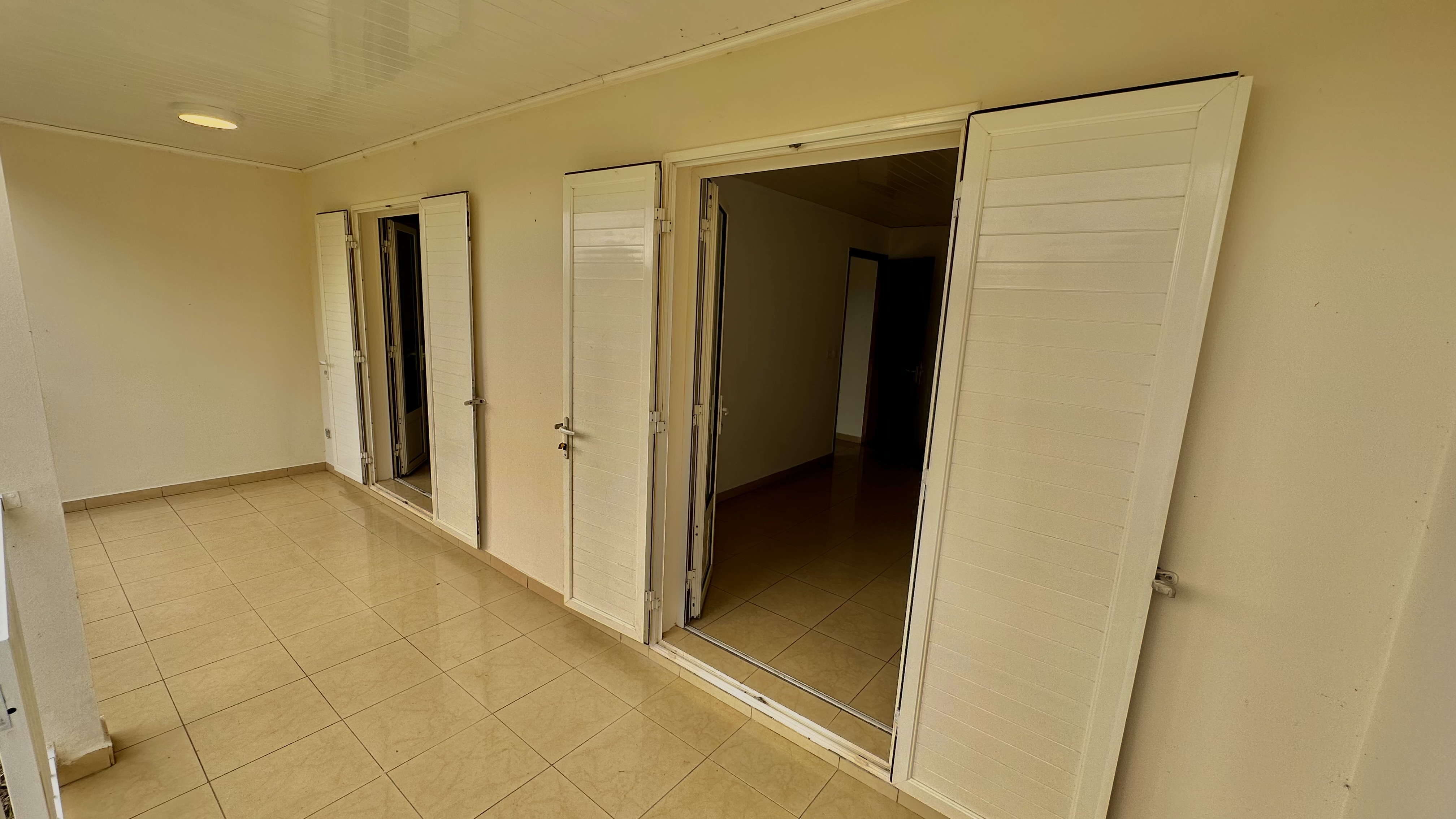 MAISON F4 AVEC COUR MAISON F4 AVEC COUR