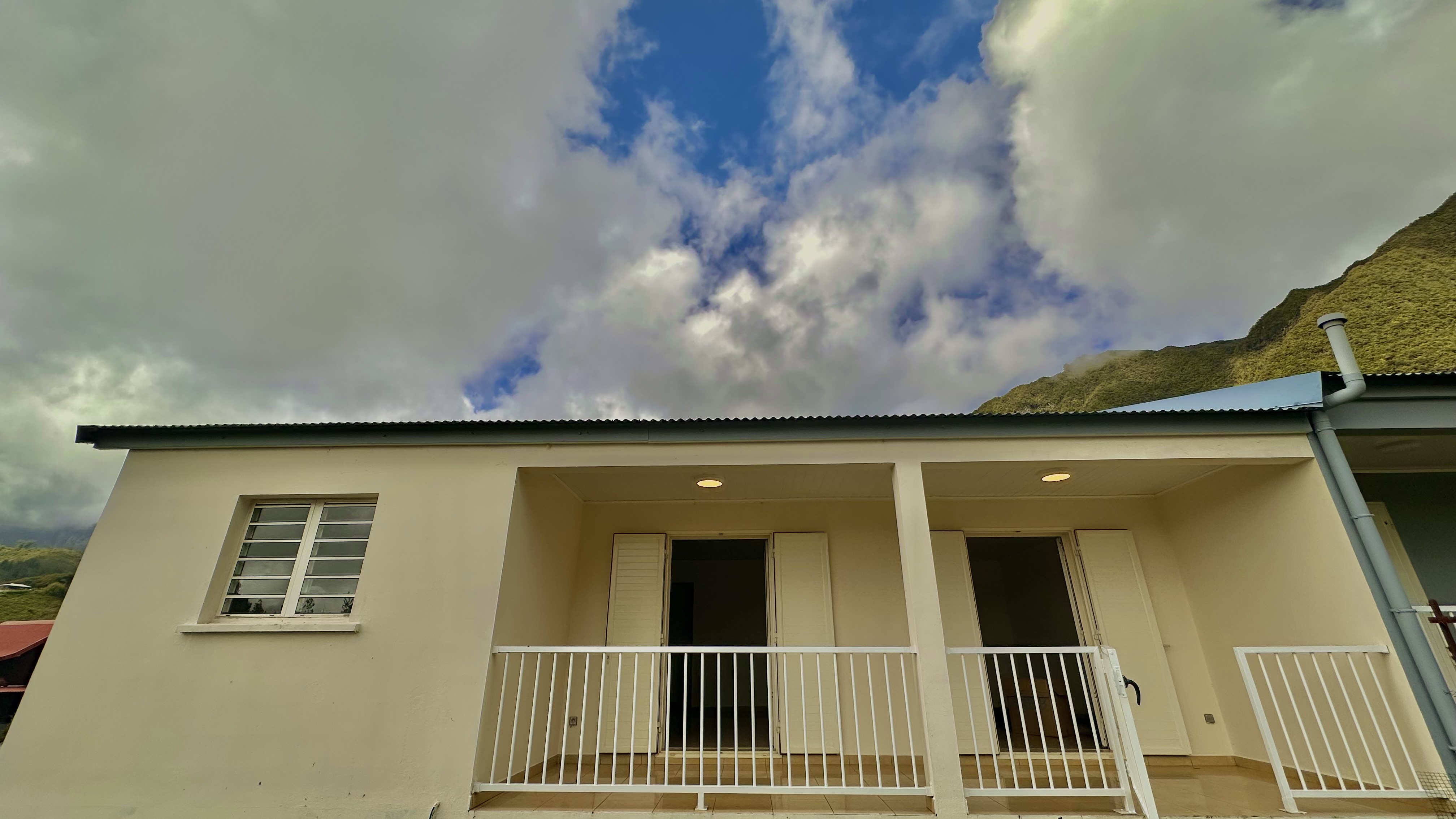 MAISON F4 AVEC COUR MAISON F4 AVEC COUR